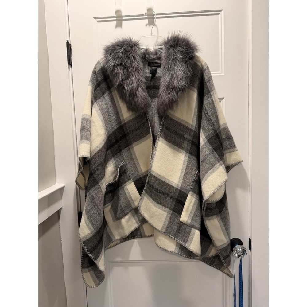STEVE MADDEN Gray Ivory Plaid Cape Poncho Wrap –‎ OSFM – Faux Fur Collar